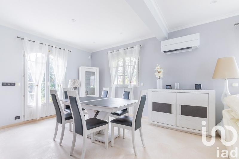 Maison - 220 m² - 10 pièces