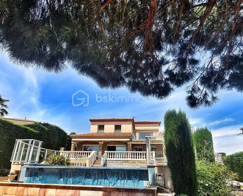 Propriété - 250 m² - 5 pièces