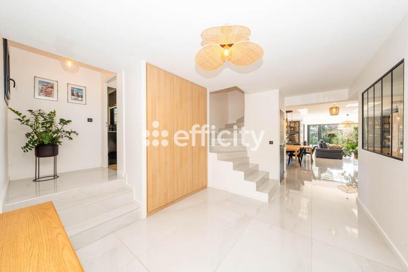 Maison - 180 m² - 5 pièces