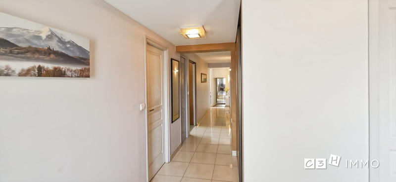 Villa - 234 m² - 6 pièces