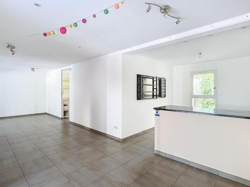 Local commercial - 85 m² - 3 pièces