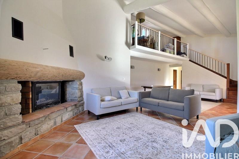 Maison - 237 m² - 8 pièces