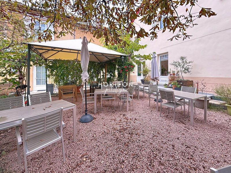 Maison ancienne - 400 m² - 15 pièces