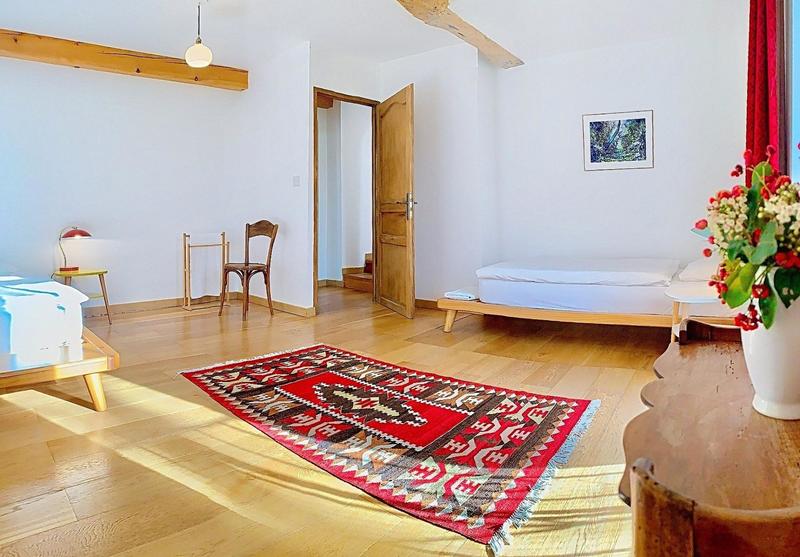 Maison - 420 m² - 12 pièces