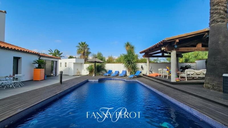 Maison - 205 m² - 6 pièces