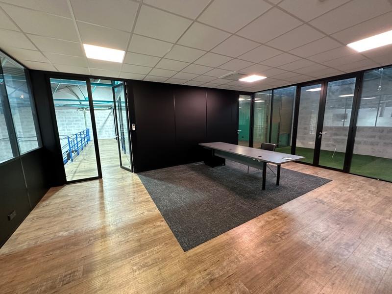 Entrepôt - 994 m² - 15 pièces