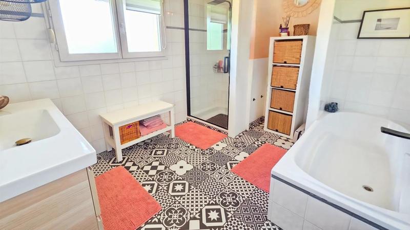 Maison - 219 m² - 7 pièces