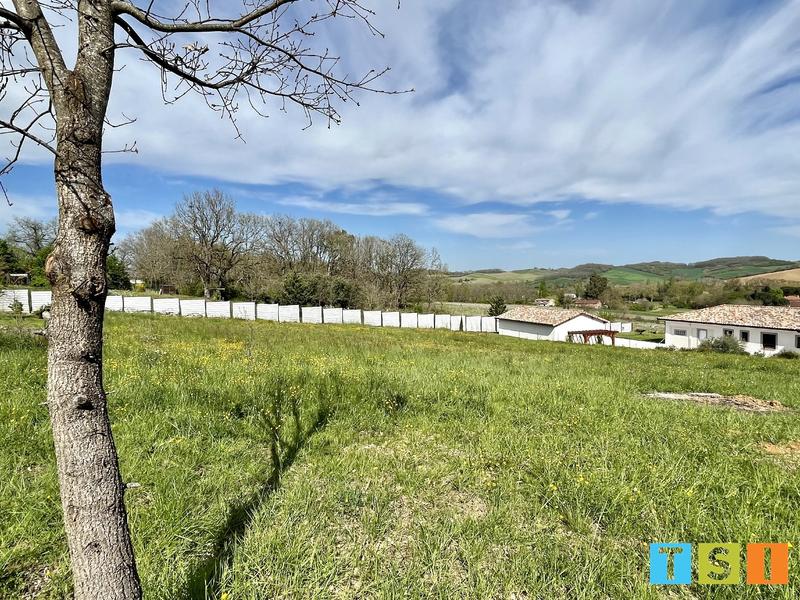 Terrain constructible - 2 600 m²