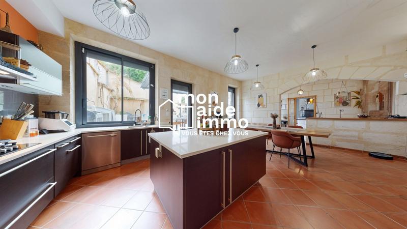 Maison ancienne - 586 m² - 8 pièces