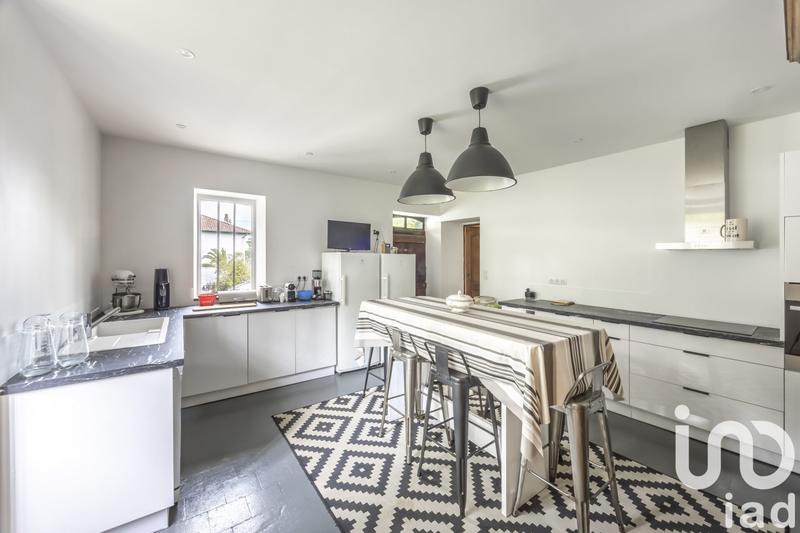 Maison - 383 m² - 11 pièces