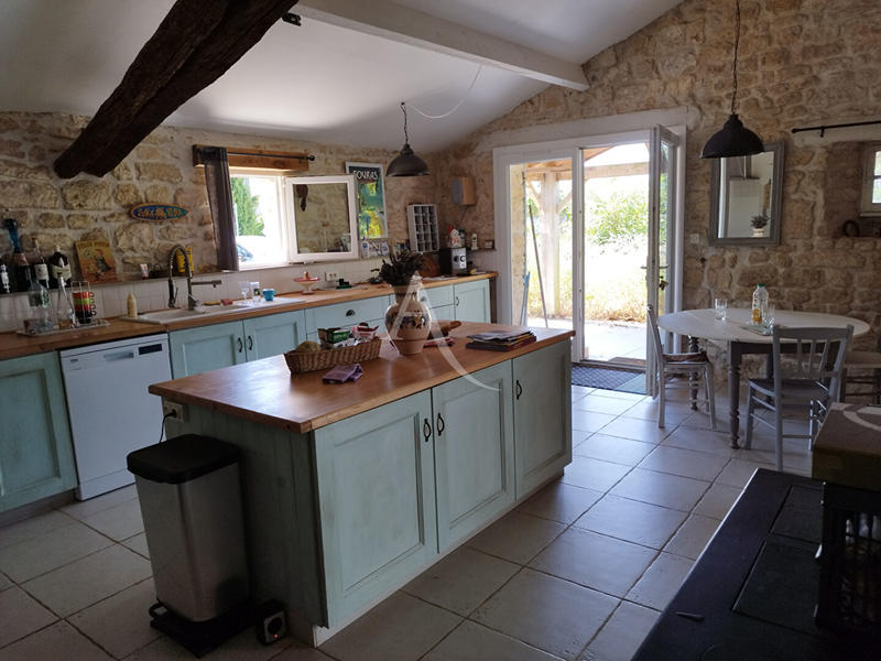 Maison - 247 m² - 5 pièces