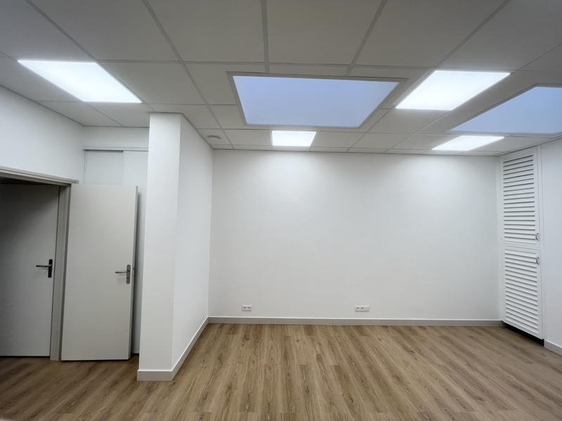 Local commercial - 90 m² - 4 pièces