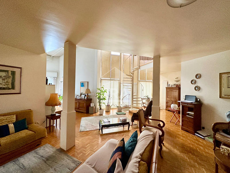 Maison - 228 m² - 8 pièces