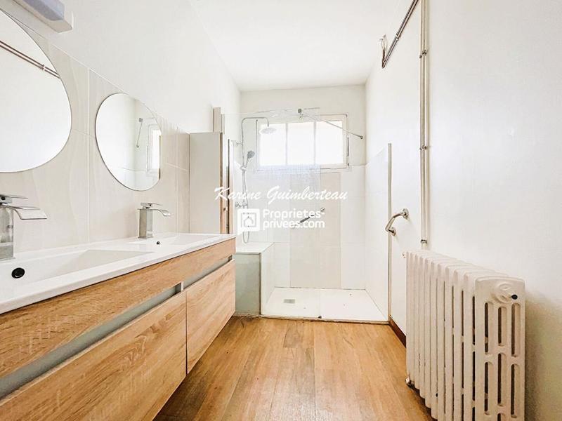 Maison - 200 m² - 9 pièces