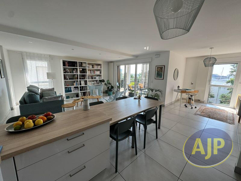 Appartement - 80 m² - 3 pièces