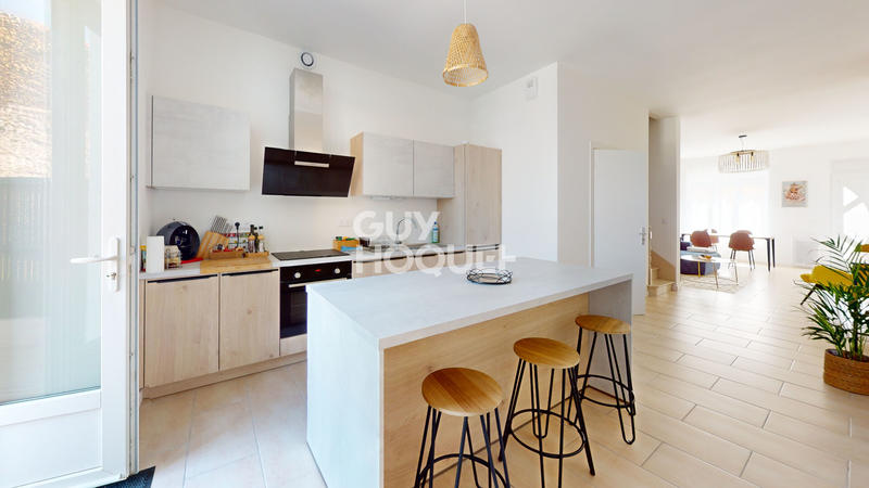 Maison - 90 m² - 5 pièces