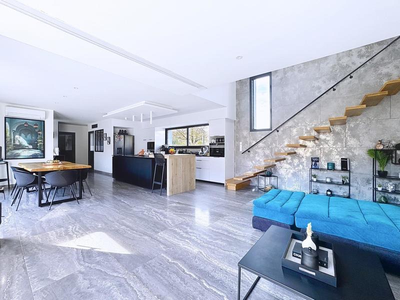 Maison - 182 m² - 6 pièces