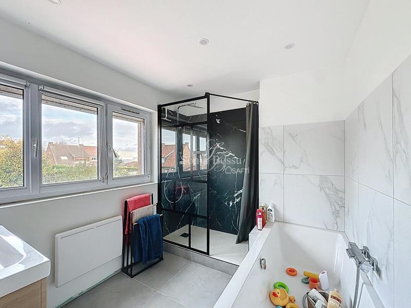 Maison - 90 m² - 5 pièces