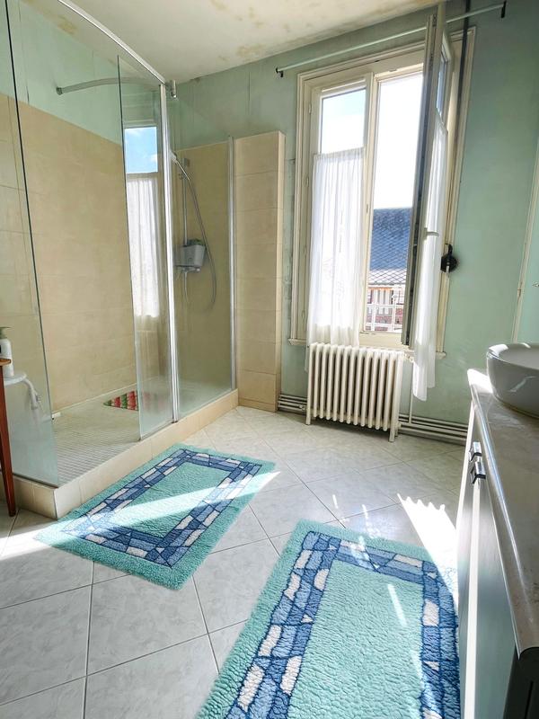 Maison - 142 m² - 8 pièces