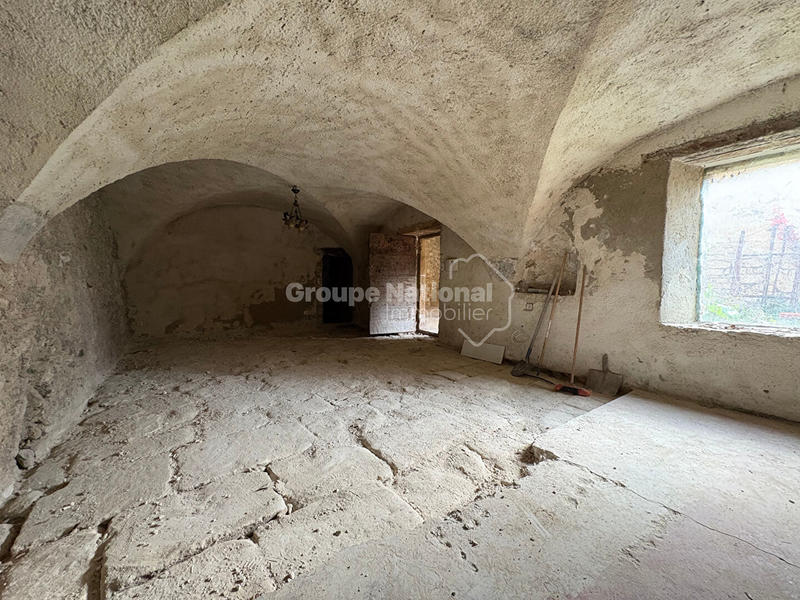 Maison - 930 m² - 30 pièces