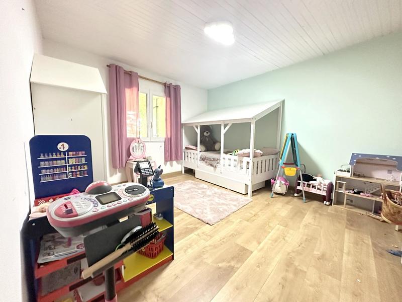 Maison - 201 m² - 9 pièces