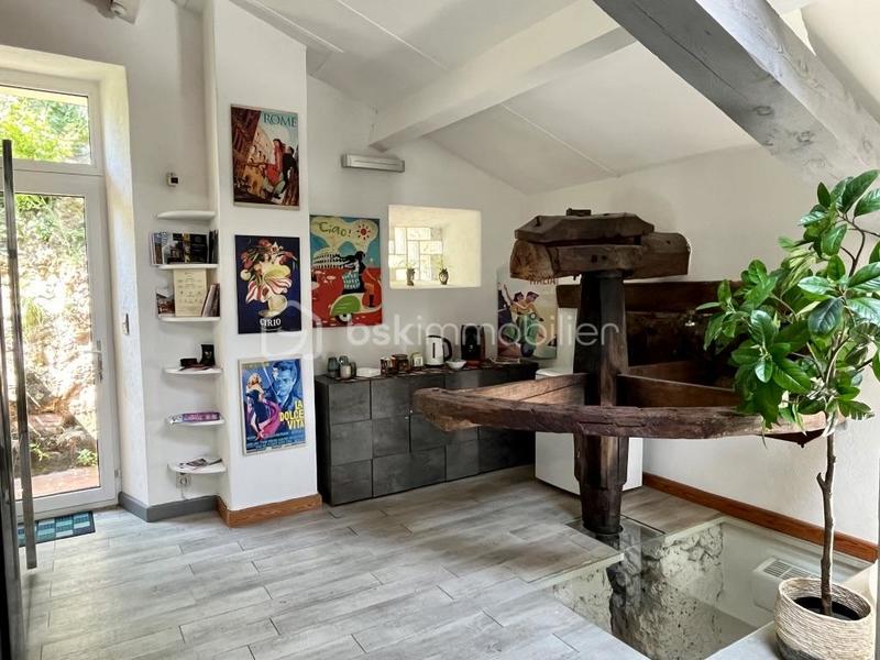 Demeure - 239 m² - 7 pièces