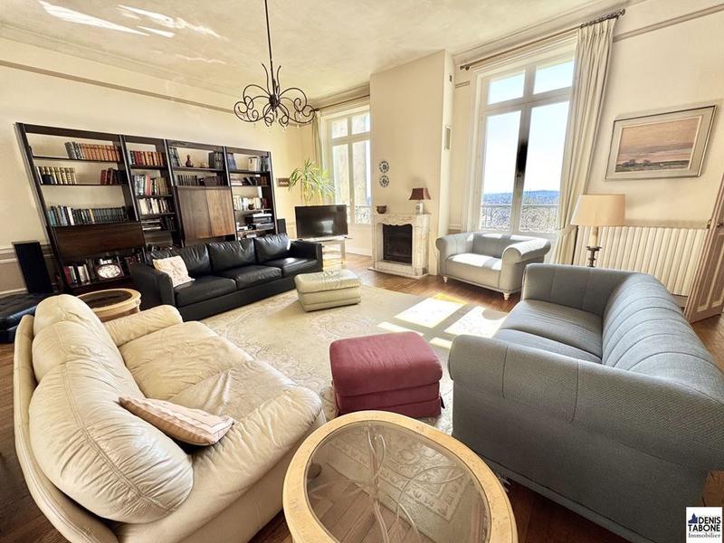 Maison - 280 m² - 10 pièces