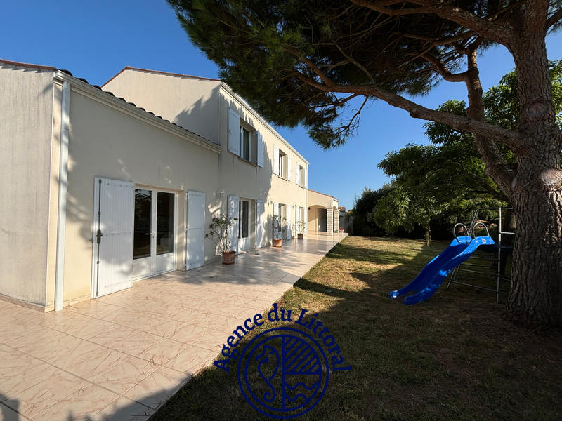 Maison - 220 m² - 8 pièces