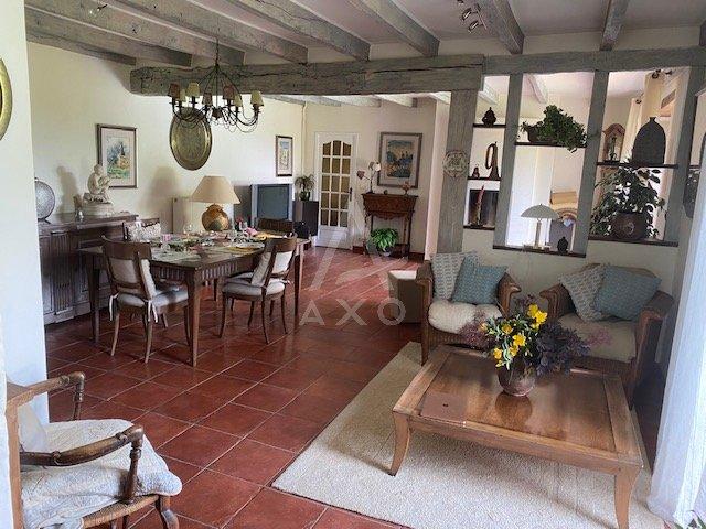 Maison - 275 m² - 6 pièces