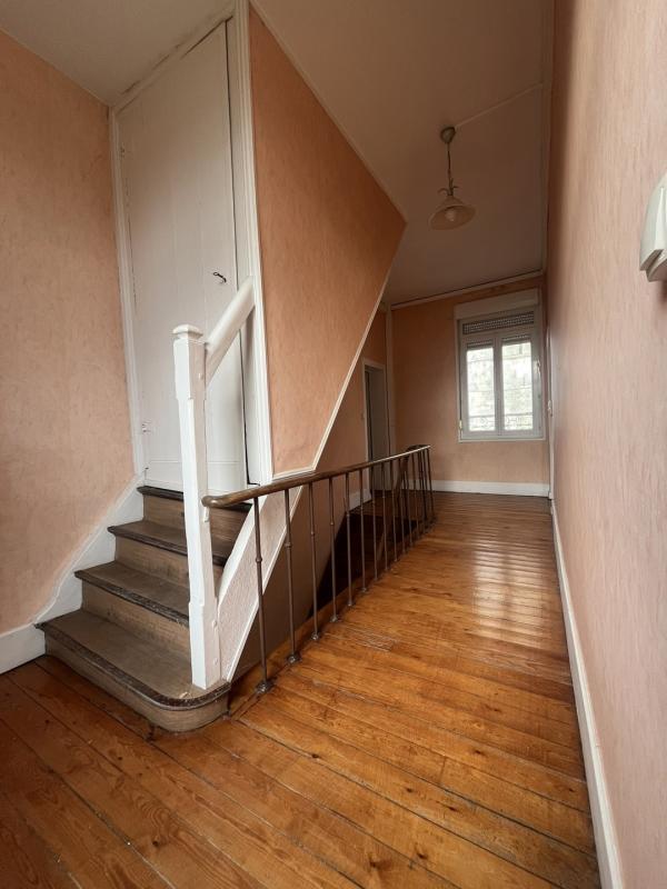 Maison - 212 m² - 8 pièces