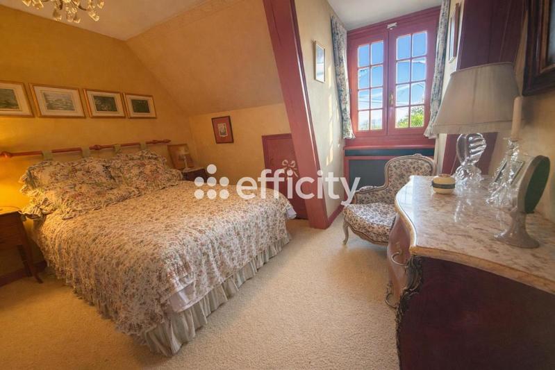 Villa - 258 m² - 8 pièces