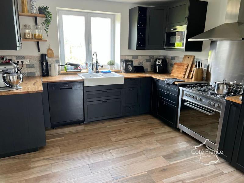 Maison - 210 m² - 10 pièces