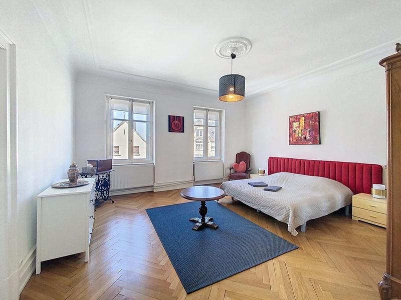 Maison - 299 m² - 9 pièces