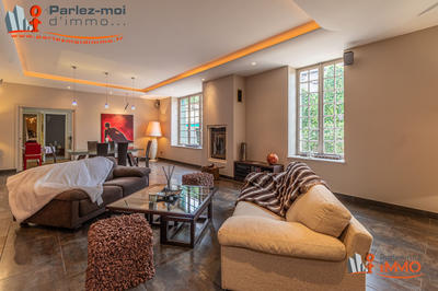 Maison - 240 m² - 6 pièces