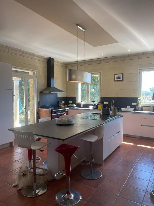 Propriété - 350 m² - 9 pièces