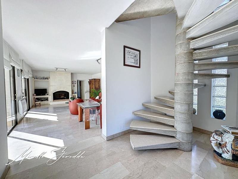 Maison - 179 m² - 6 pièces