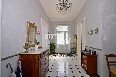 Maison - 201 m² - 6 pièces