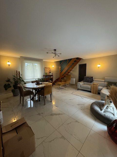 Maison - 180 m² - 8 pièces