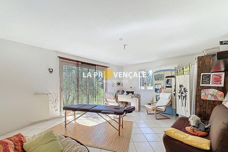 Propriété - 175 m² - 6 pièces