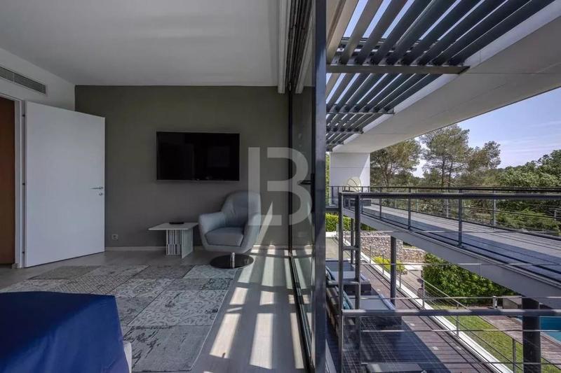 Maison - 480 m² - 8 pièces