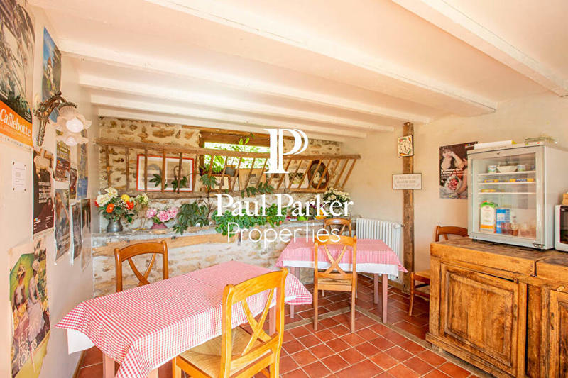 Maison - 232 m² - 10 pièces