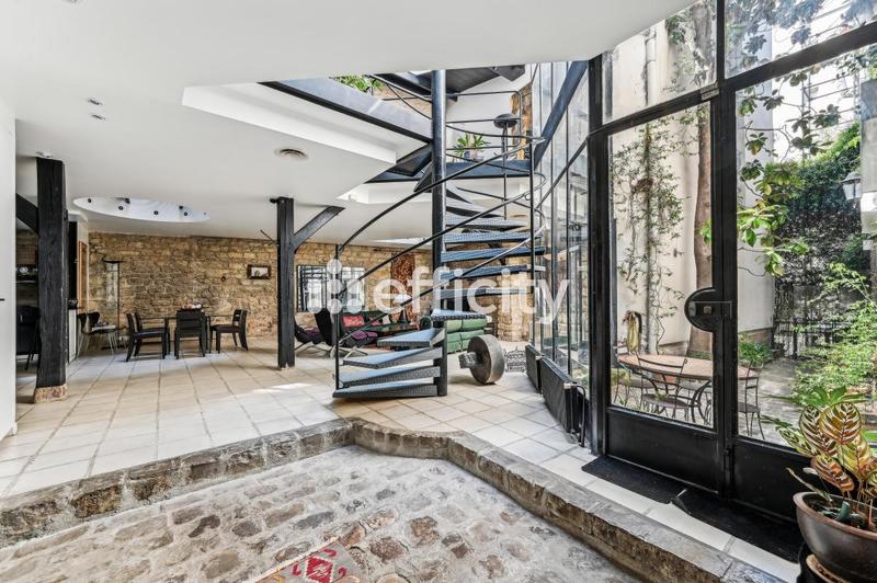 Appartement - 256 m² - 6 pièces