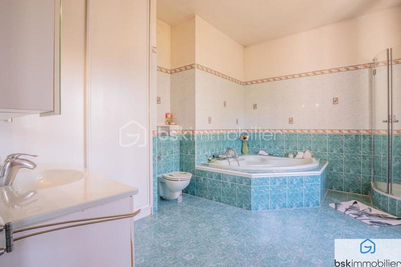 Maison - 320 m² - 10 pièces