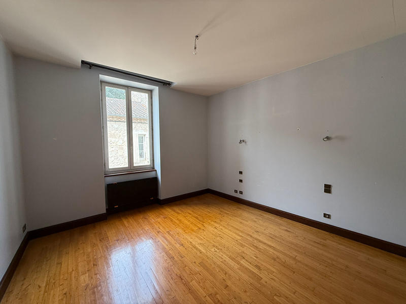 Maison - 228 m² - 9 pièces