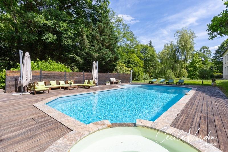 Propriété - 280 m² - 10 pièces