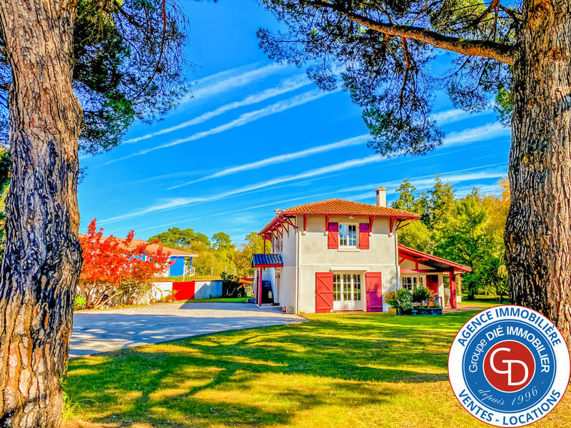 Maison - 207 m² - 8 pièces