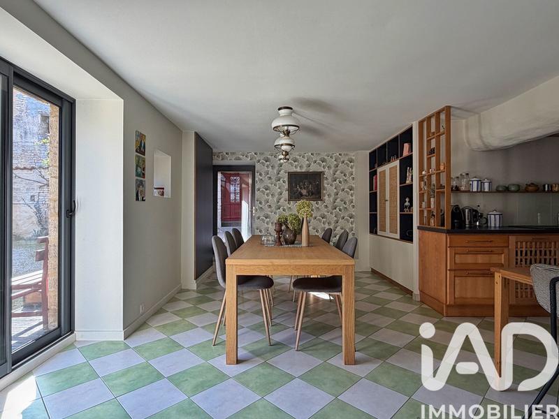 Maison - 212 m² - 8 pièces