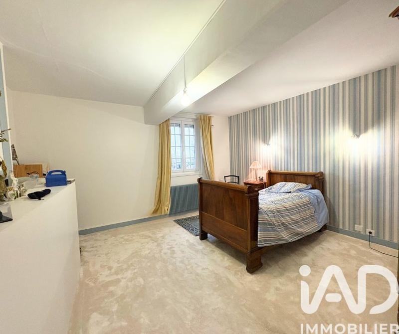 Maison - 305 m² - 8 pièces