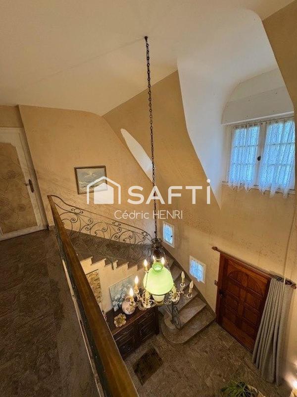 Maison - 205 m² - 6 pièces