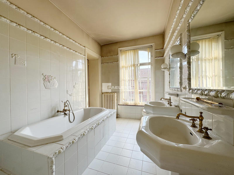 Maison - 346 m² - 7 pièces